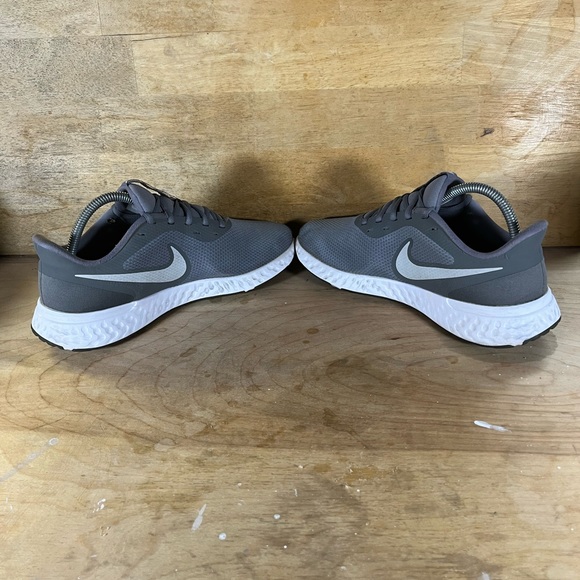 Nike Revolution 5 Womens Size 10 Running Shoes Sneakers Gray White BQ3207-005 - Picture 5 of 8